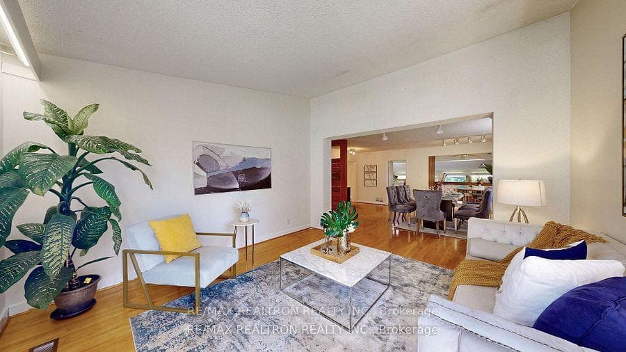 46 Hurlingham Crescent photo 6