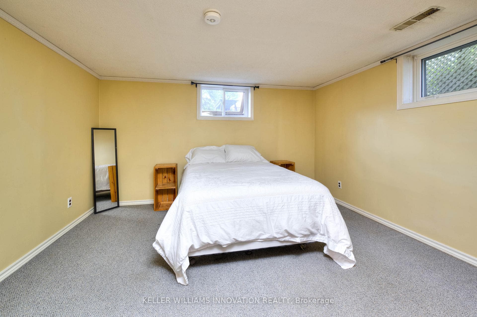 860 Guelph Street photo 26