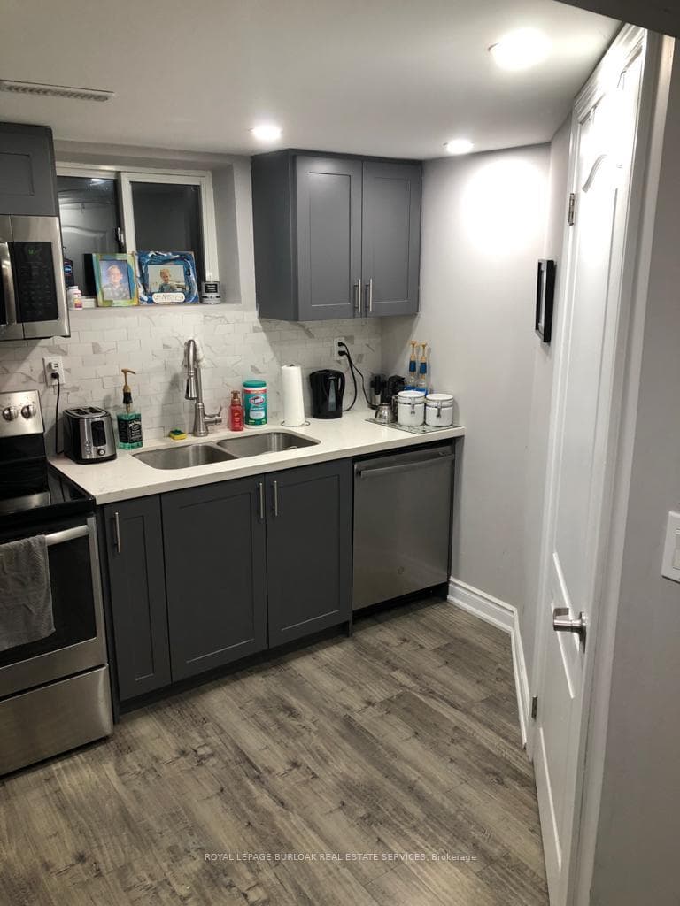 15 Michael Avenue Unit Lower photo 4