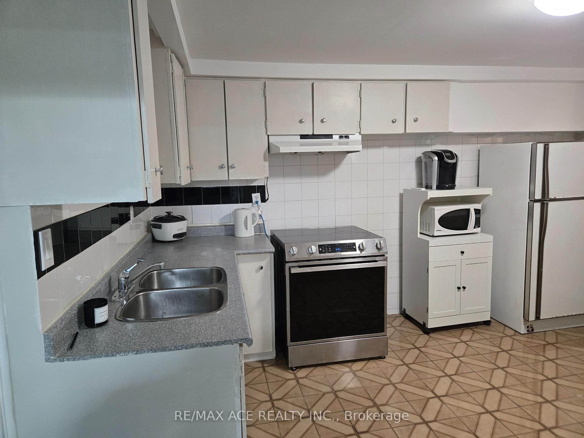 65 Dellbrook Crescent Unit Bsmt photo 7