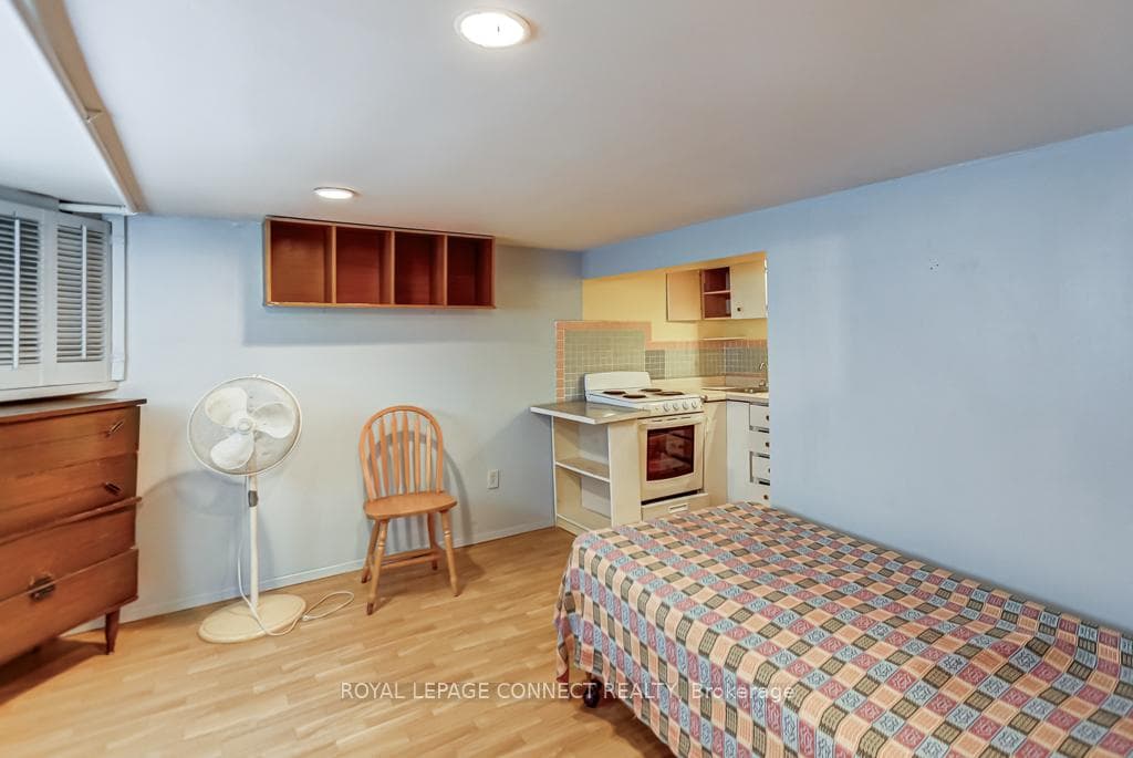 660 Davenport Road photo 24