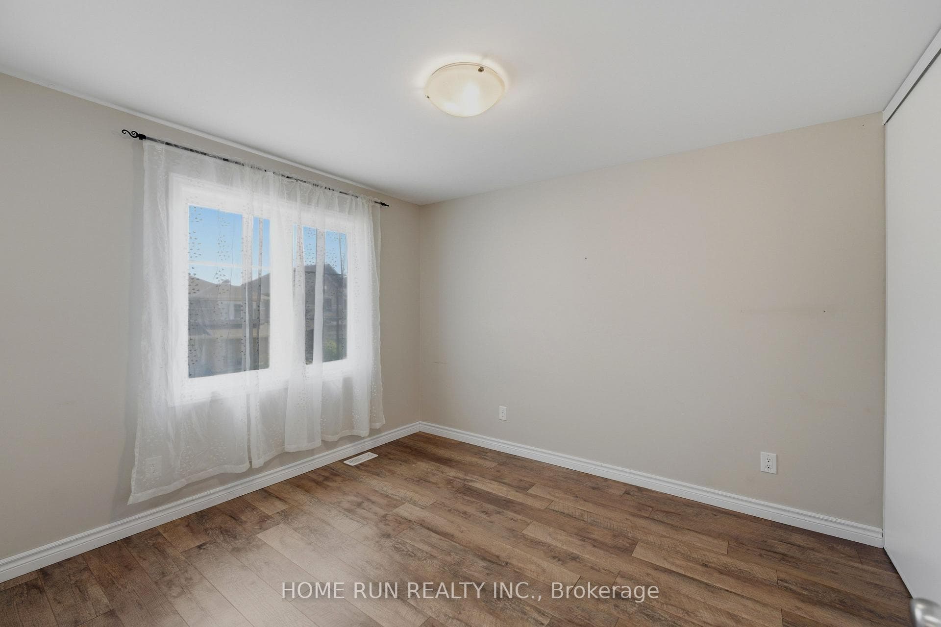 42 CLONFADDA Terrace photo 23