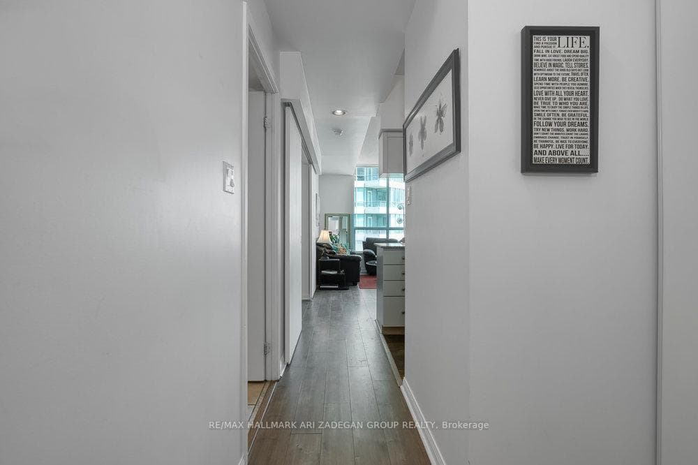 230 Queens Quay Unit 1518 photo 7