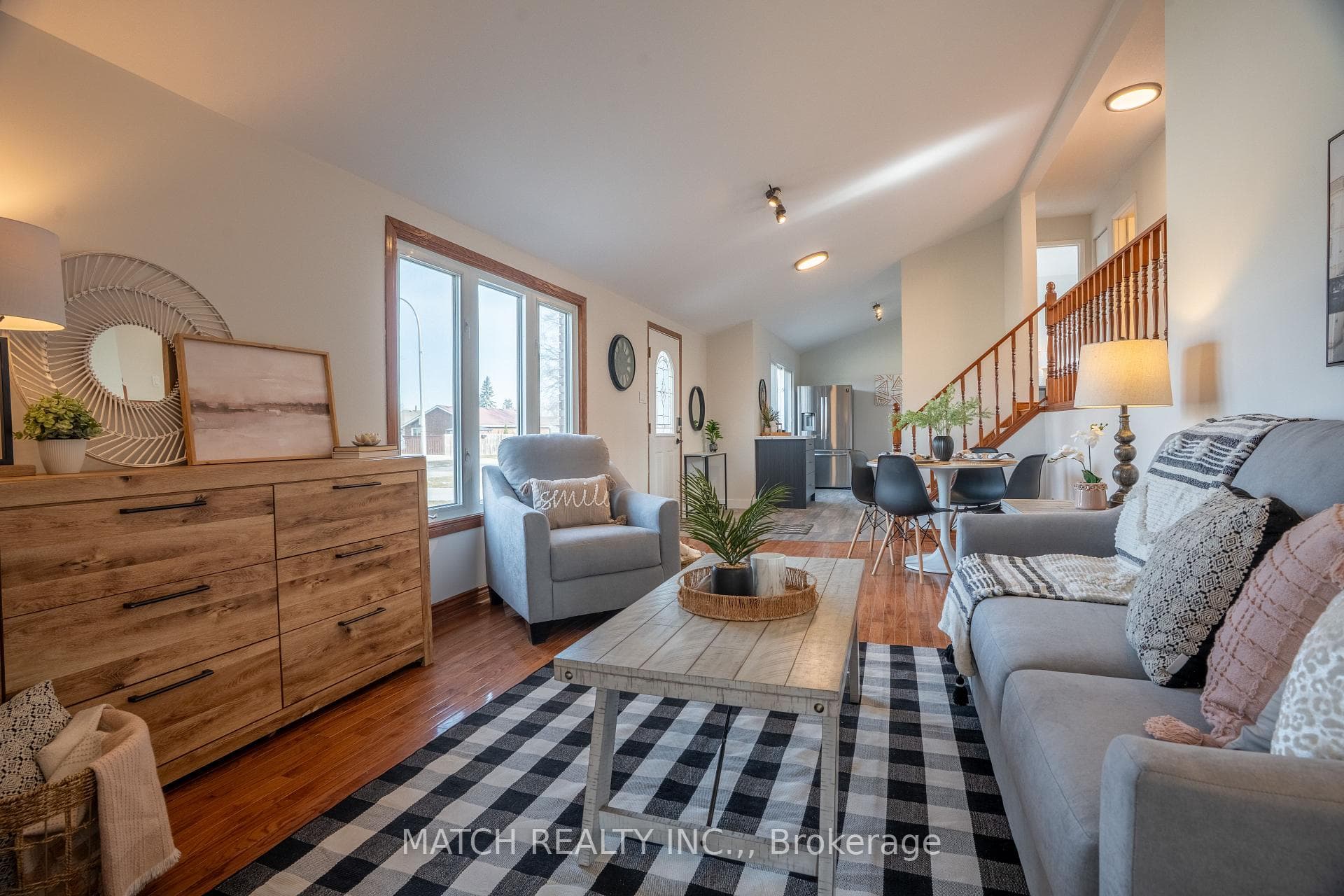 72 Randolf Crescent photo 11