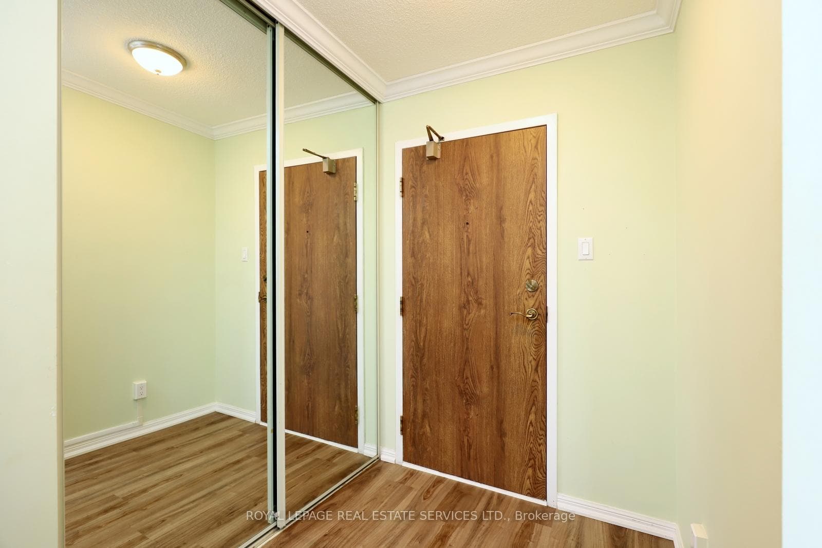 1240 Marlborough Court Unit 608 photo 3