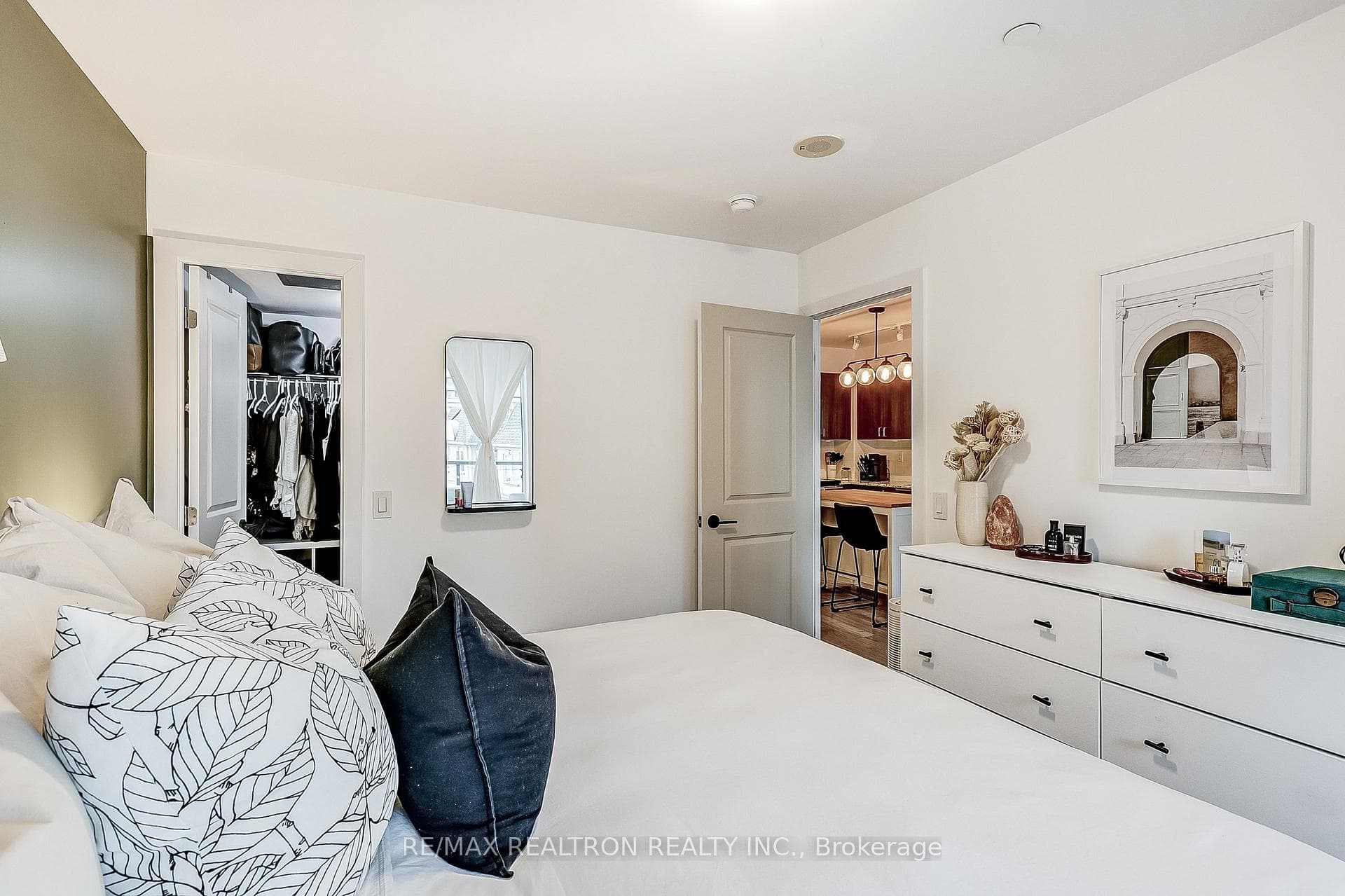 1215 Bayly Street Unit 305 photo 23