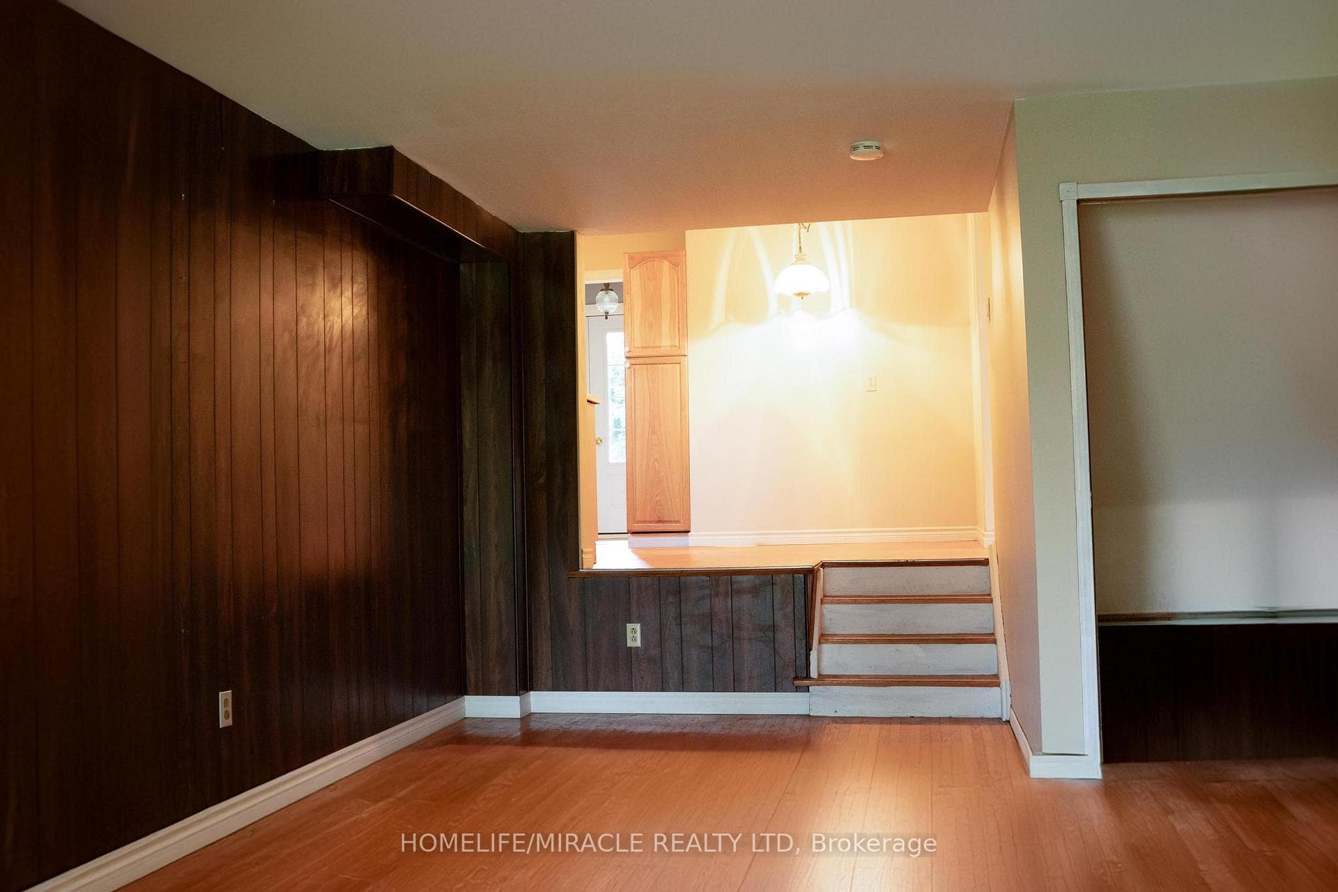18 Greystone Crescent photo 12