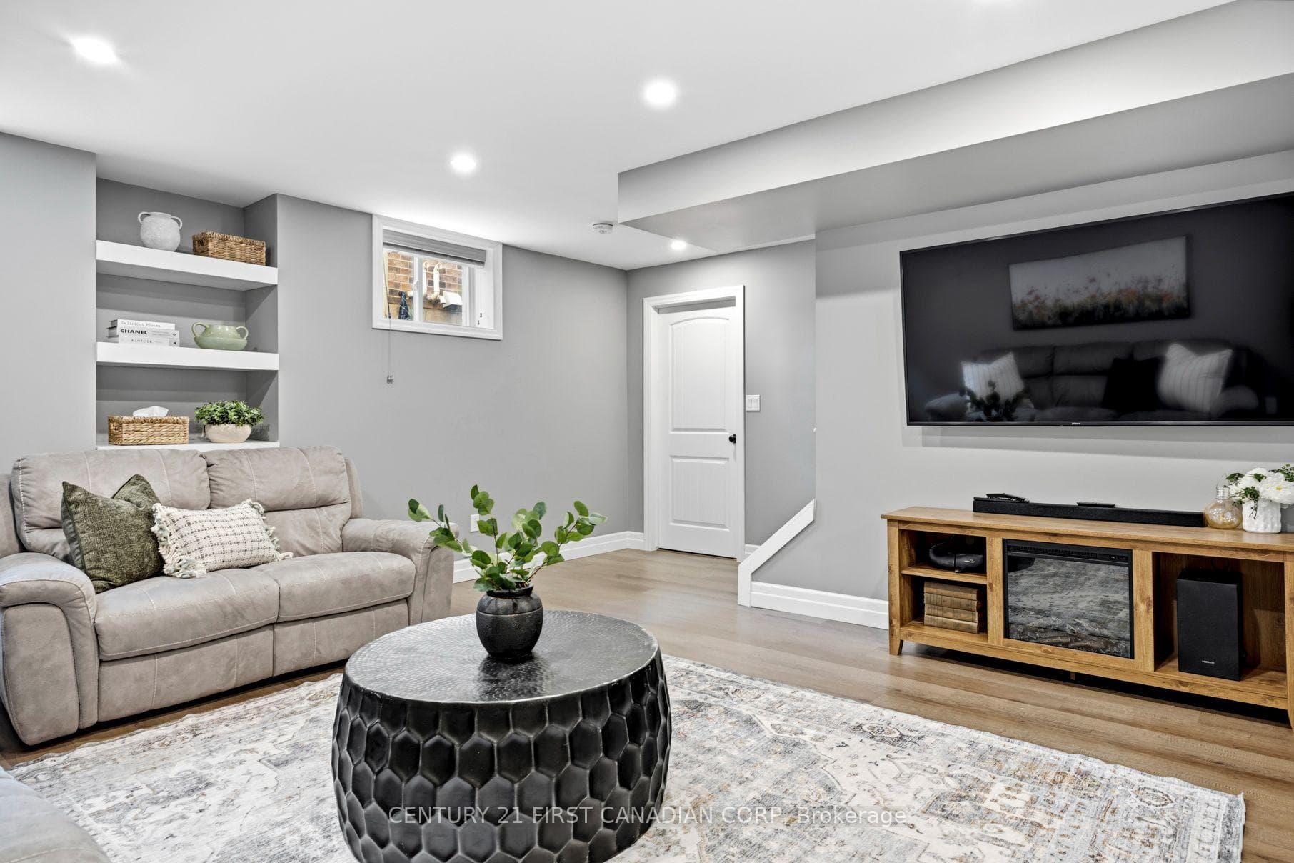 182 Gilmour Drive photo 27