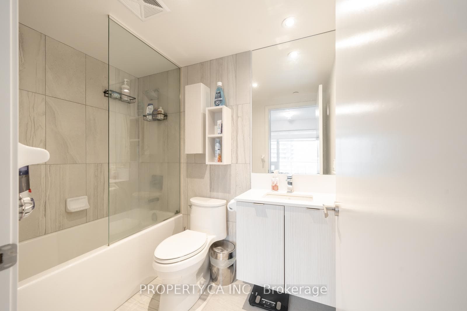 195 Redpath Avenue Unit 3505 photo 13