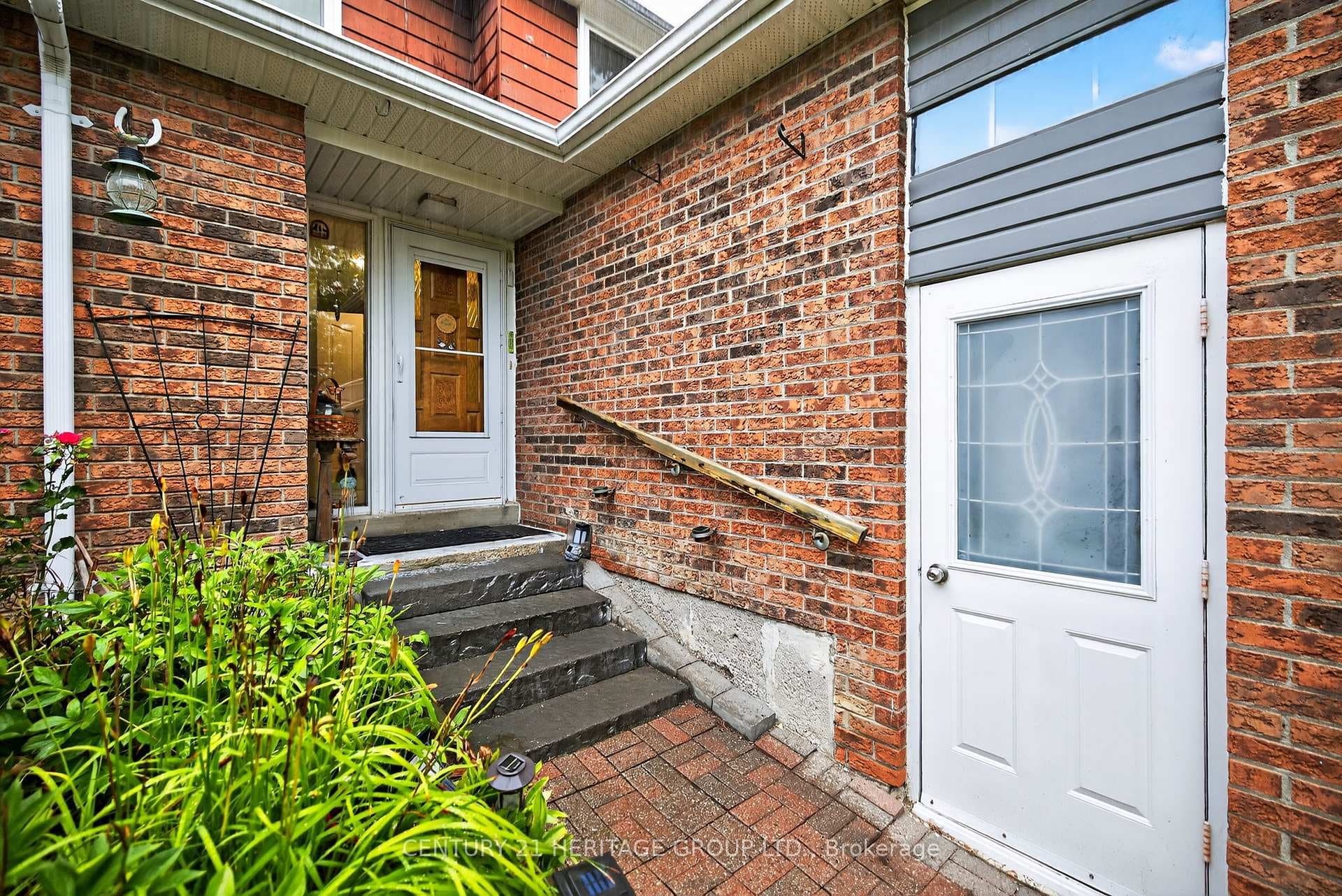 374 Maplegrove Avenue photo 3