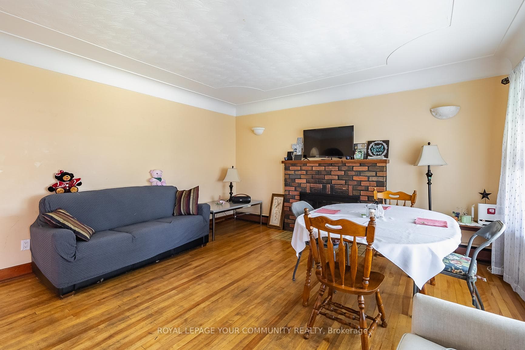 928 Great Northern Road photo 4