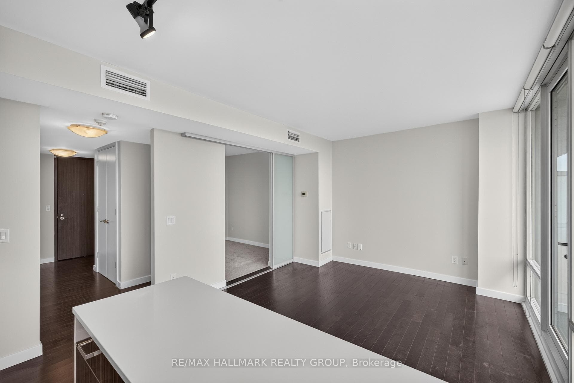 201 Parkdale Avenue Unit 1001 photo 5