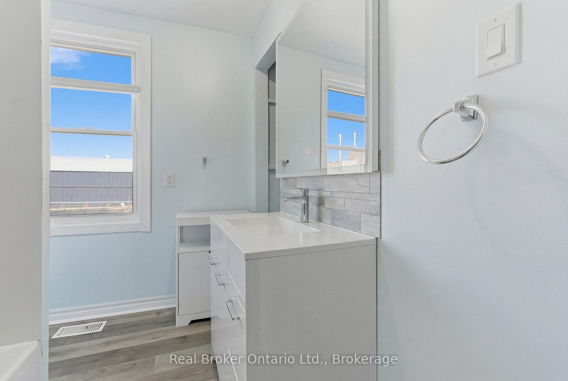 154 Niagara Falls Road photo 30