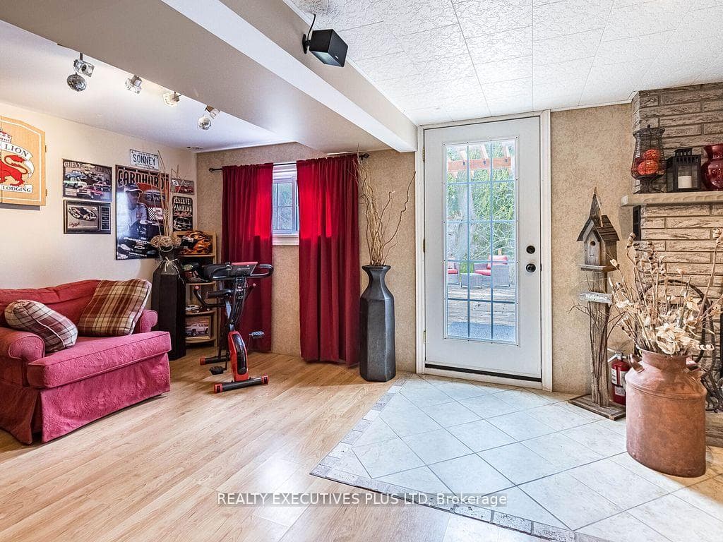 936125 Airport Road photo 17