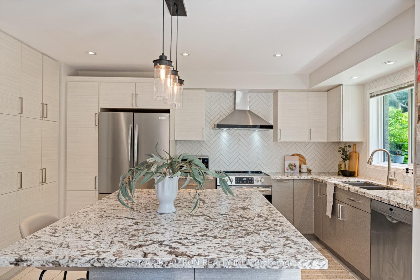 1480 Britannia Road Unit 7 photo 14