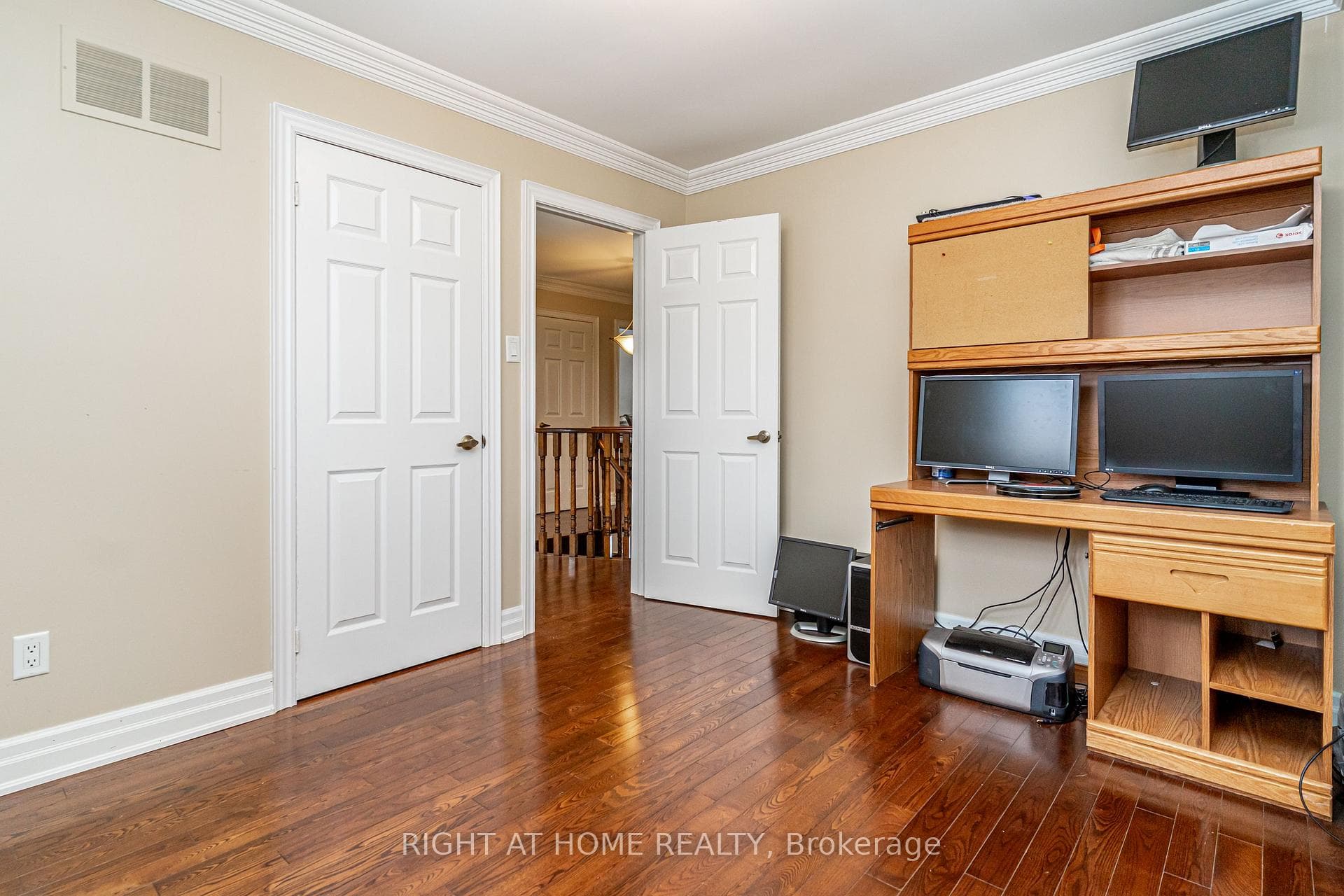2136 Wincanton Crescent photo 29