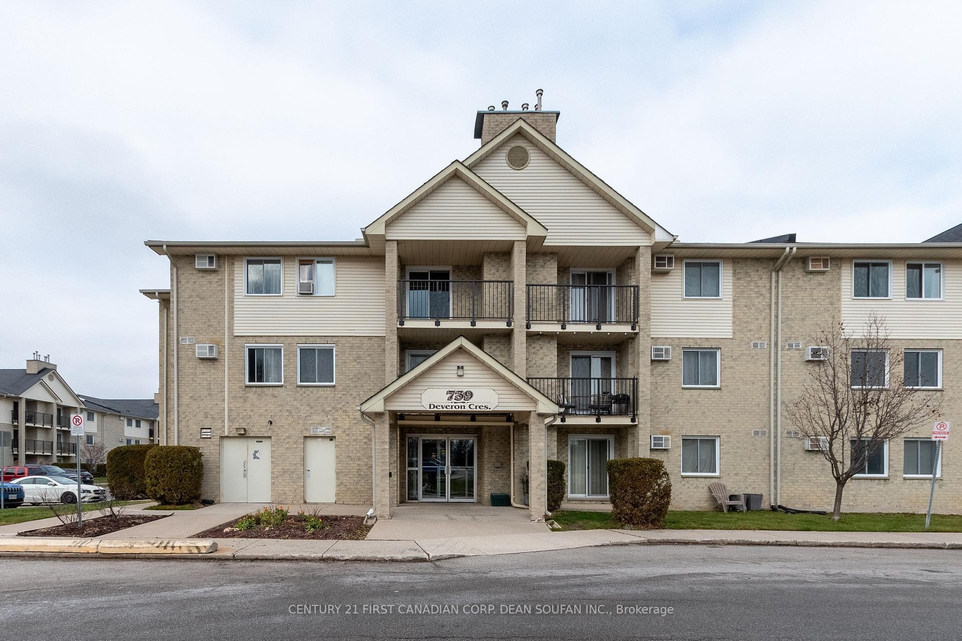 739 DEVERON Crescent Unit 308 photo 2