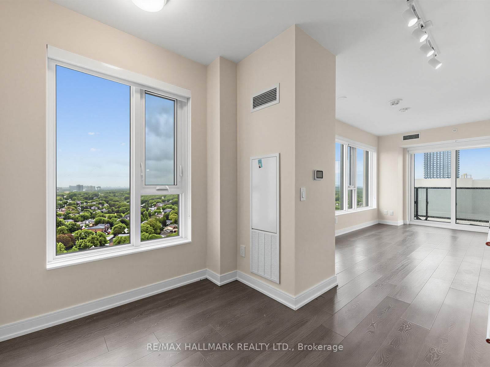 30 Samuel Wood Way Unit 2304 photo 6