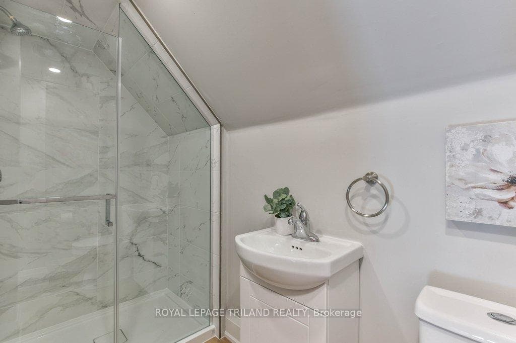 93 MALAKOFF Street photo 34