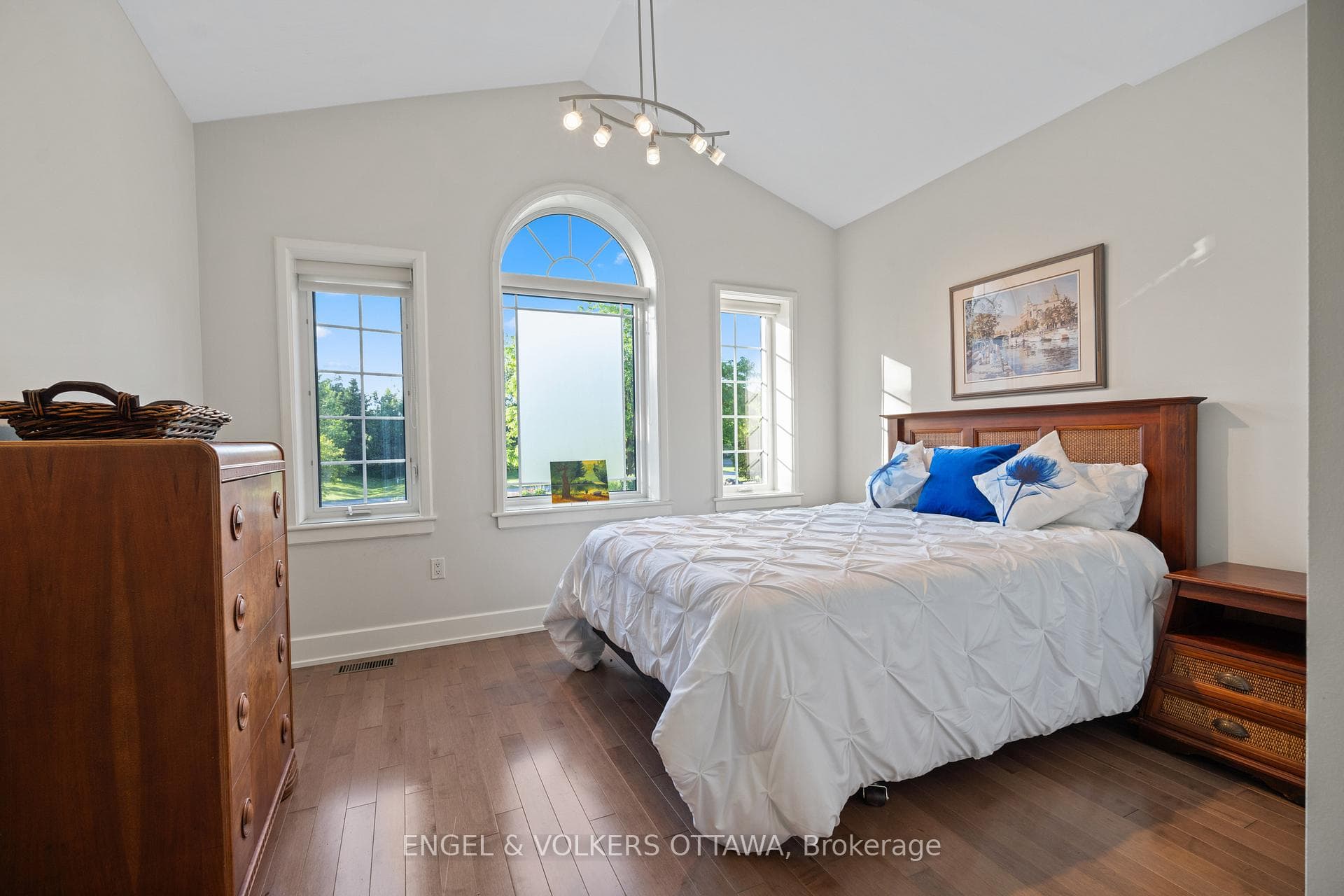 1562 Lakeshore Drive photo 18