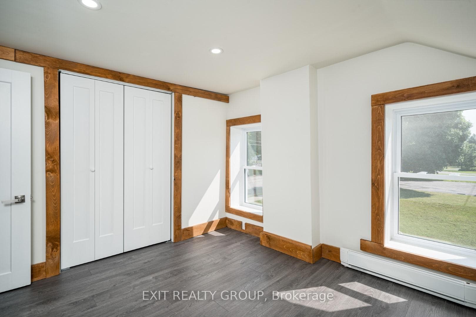 219 St Lawrence Street photo 25