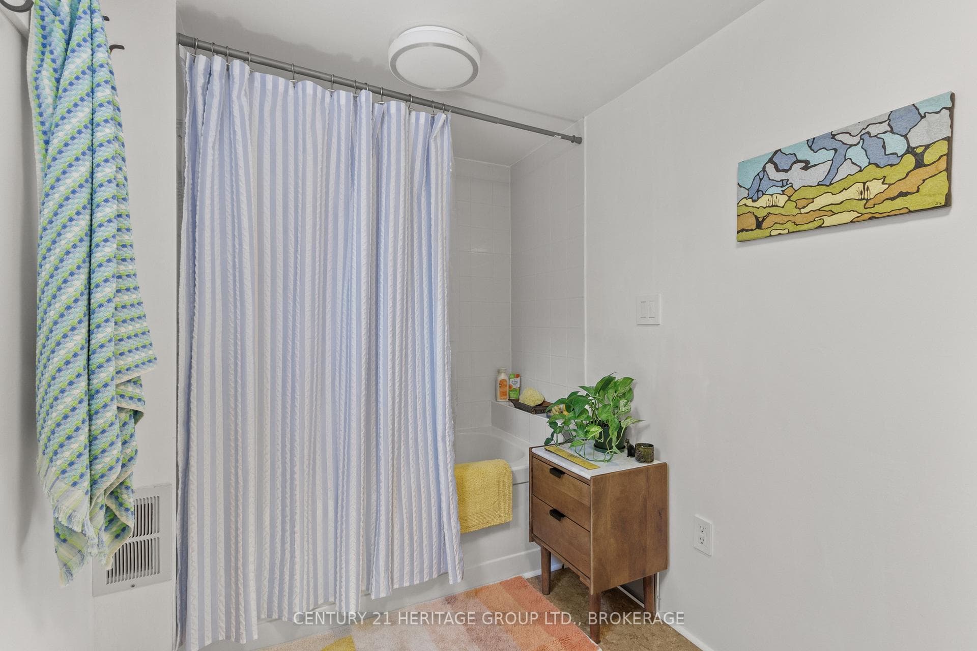 6 St Catherine Street photo 23