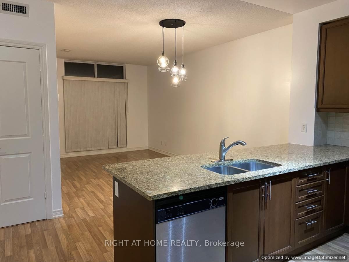 9245 Jane Street Unit 409 photo 4