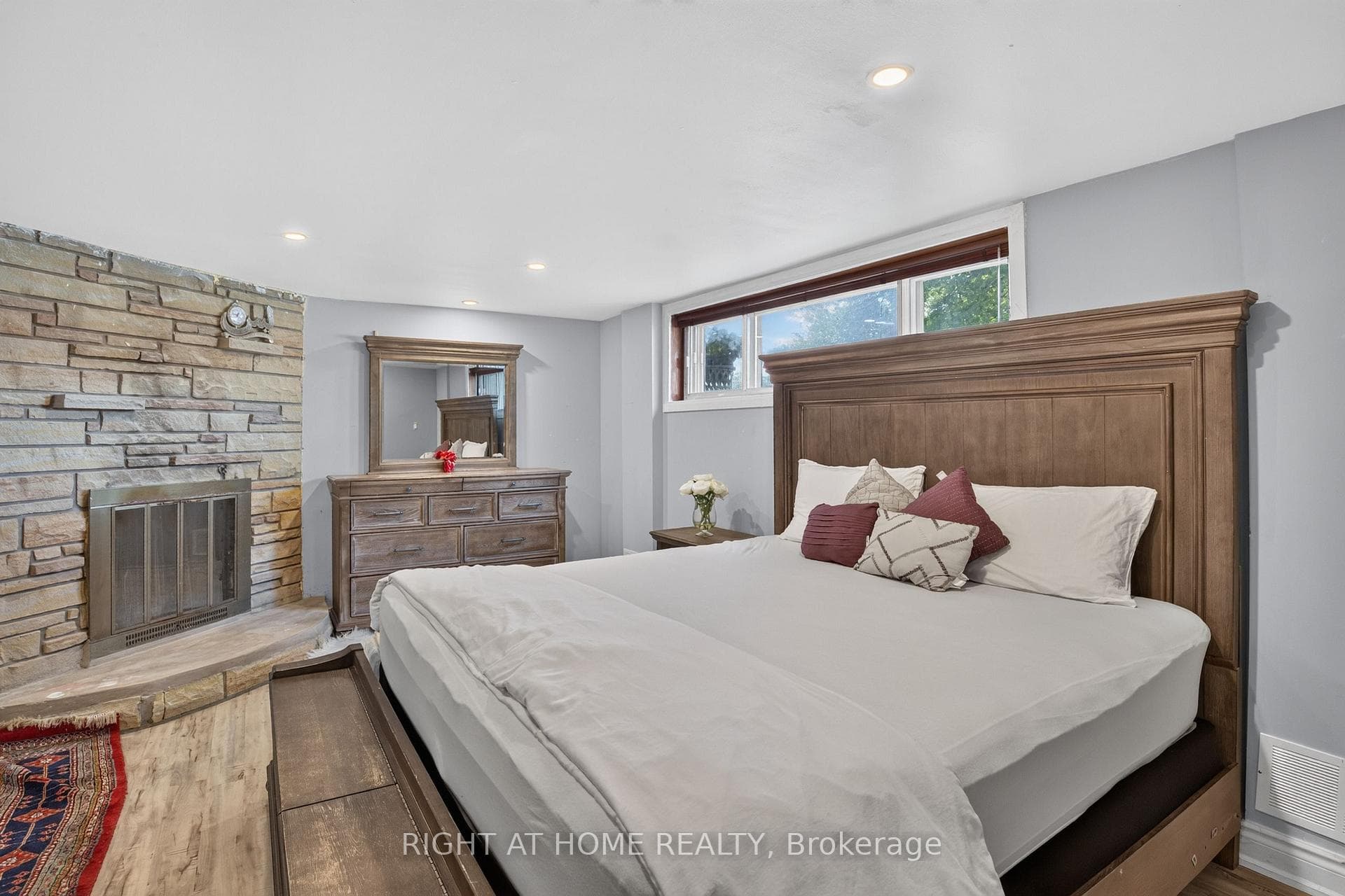 1385 Chartrand Avenue photo 31