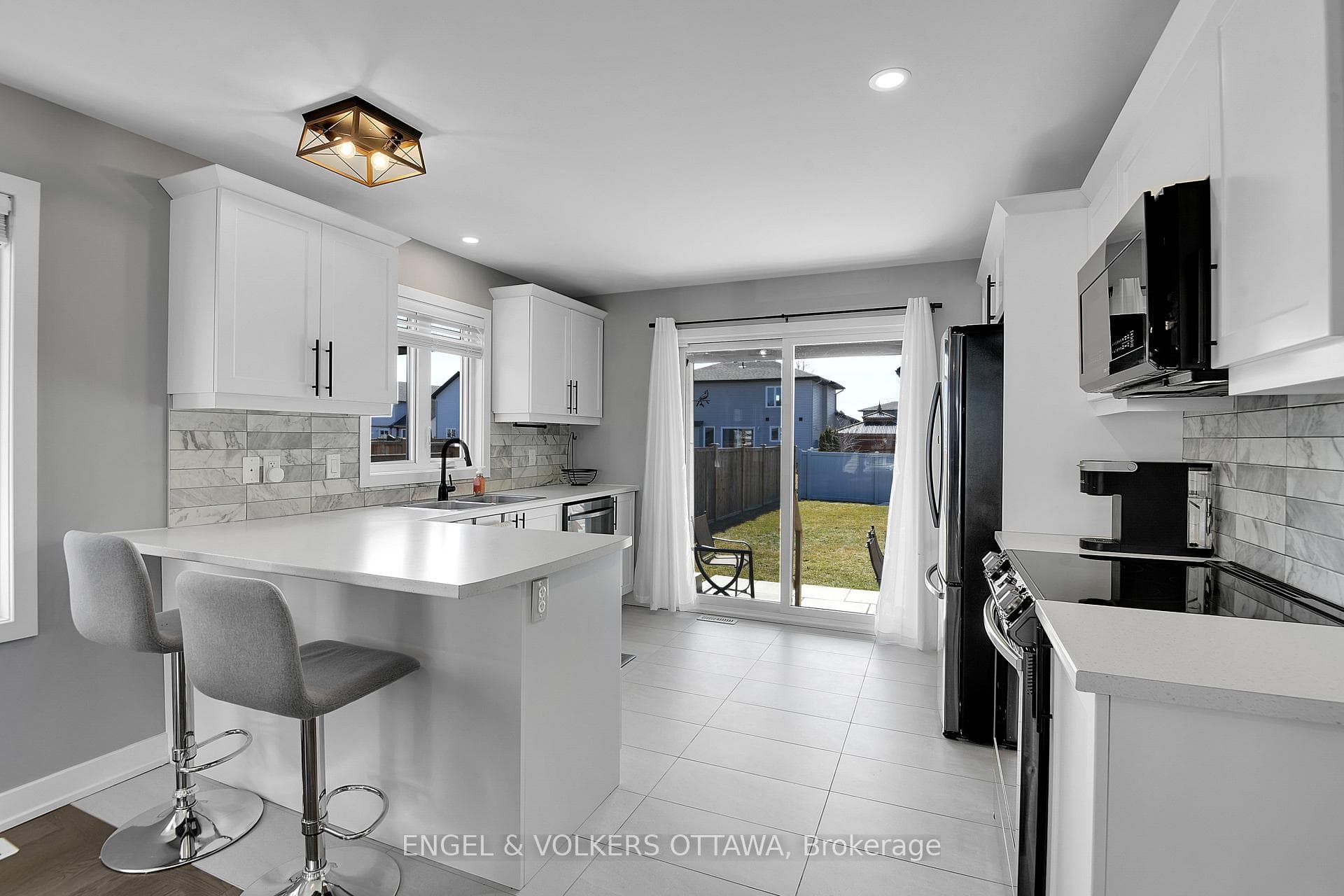 283 Moisson Street photo 11