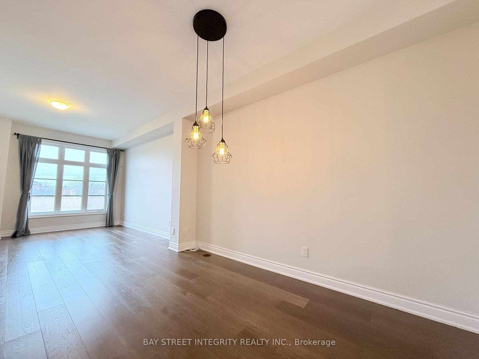 2160 Trafalgar Road Unit 3 photo 3
