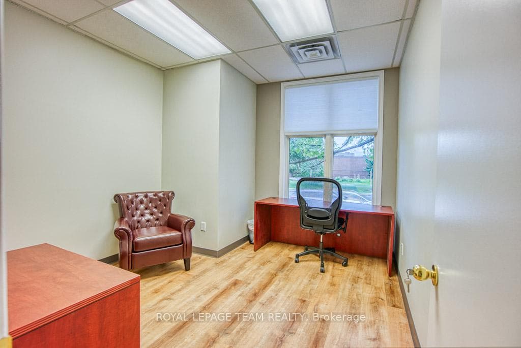 84 Centrepointe Drive photo 11