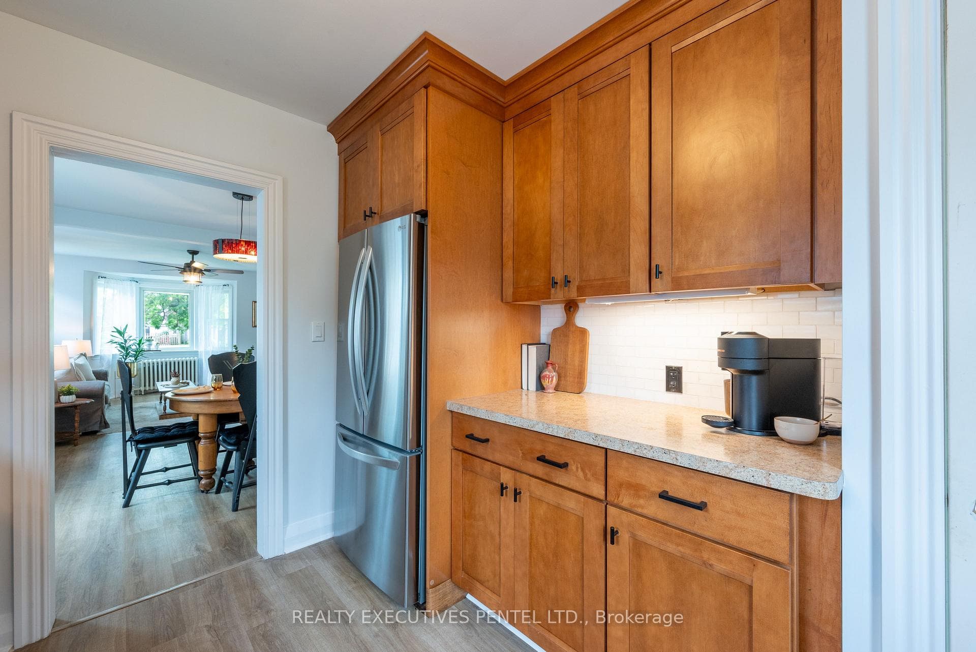 142 University Avenue photo 20