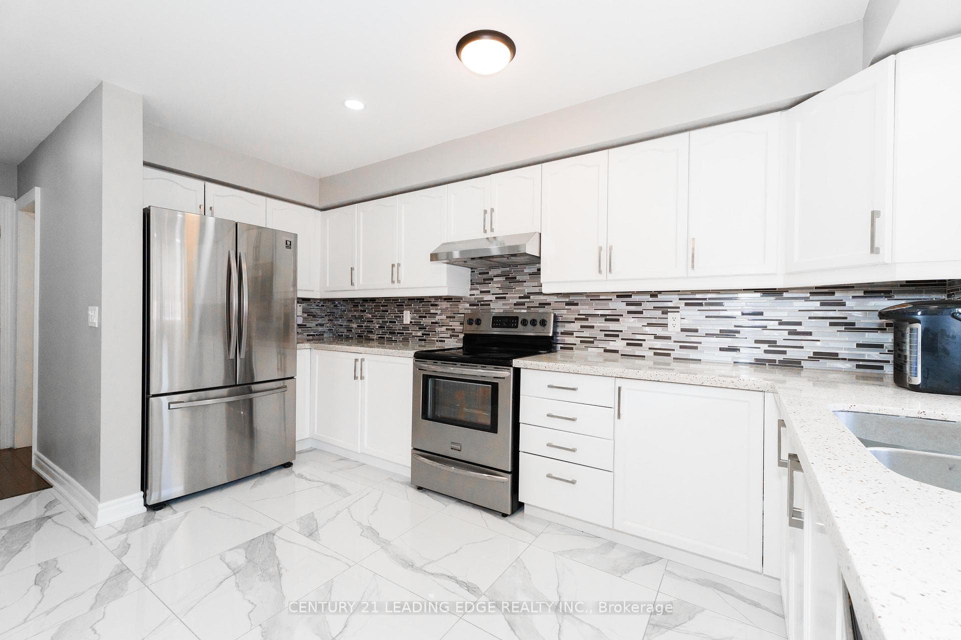 628 Staines Road photo 7