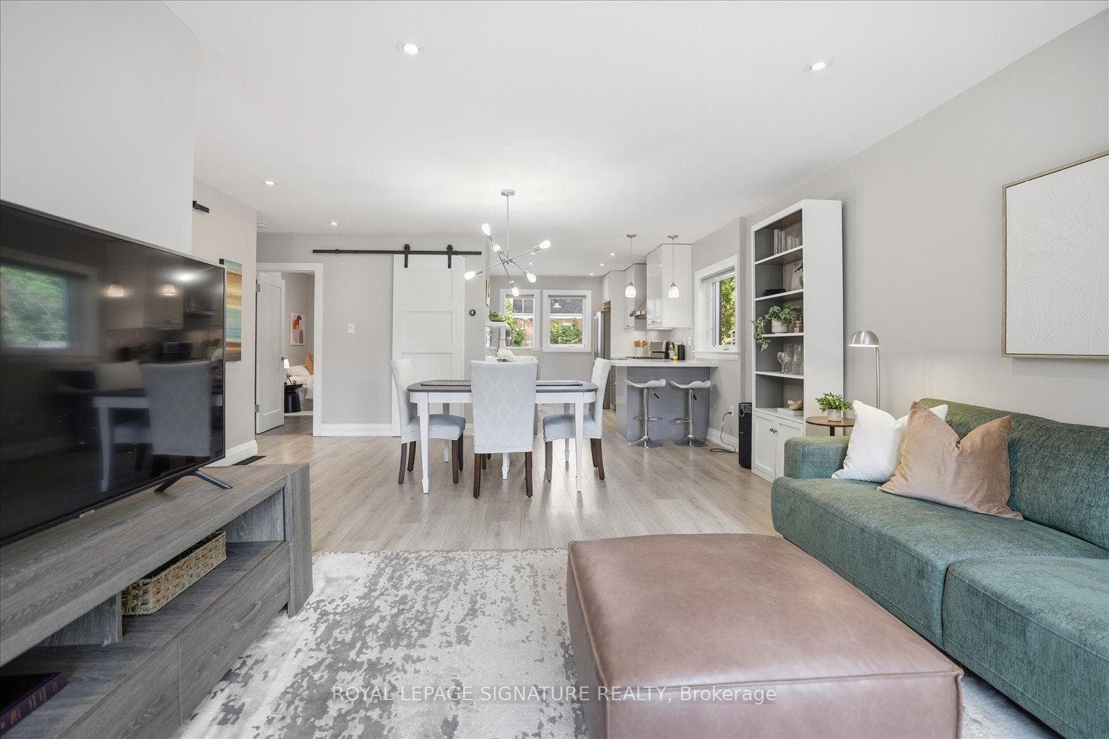 24 Latham Avenue photo 9