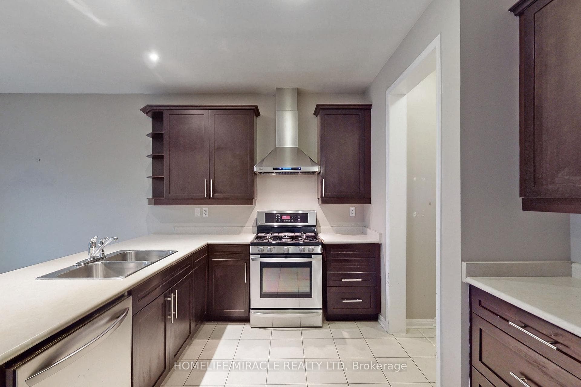 936 Dice Way photo 15