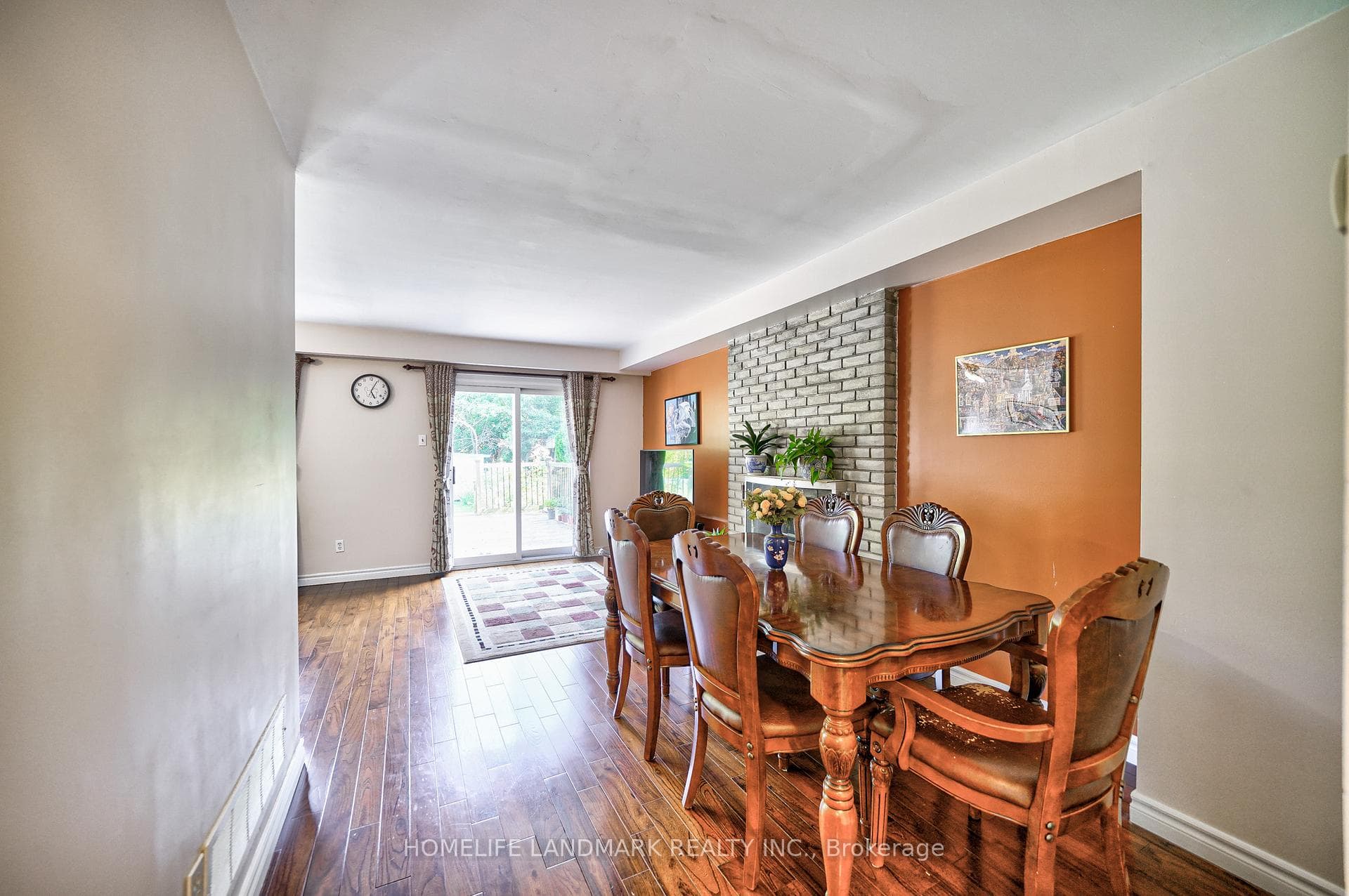 209 Invergordon Avenue photo 10