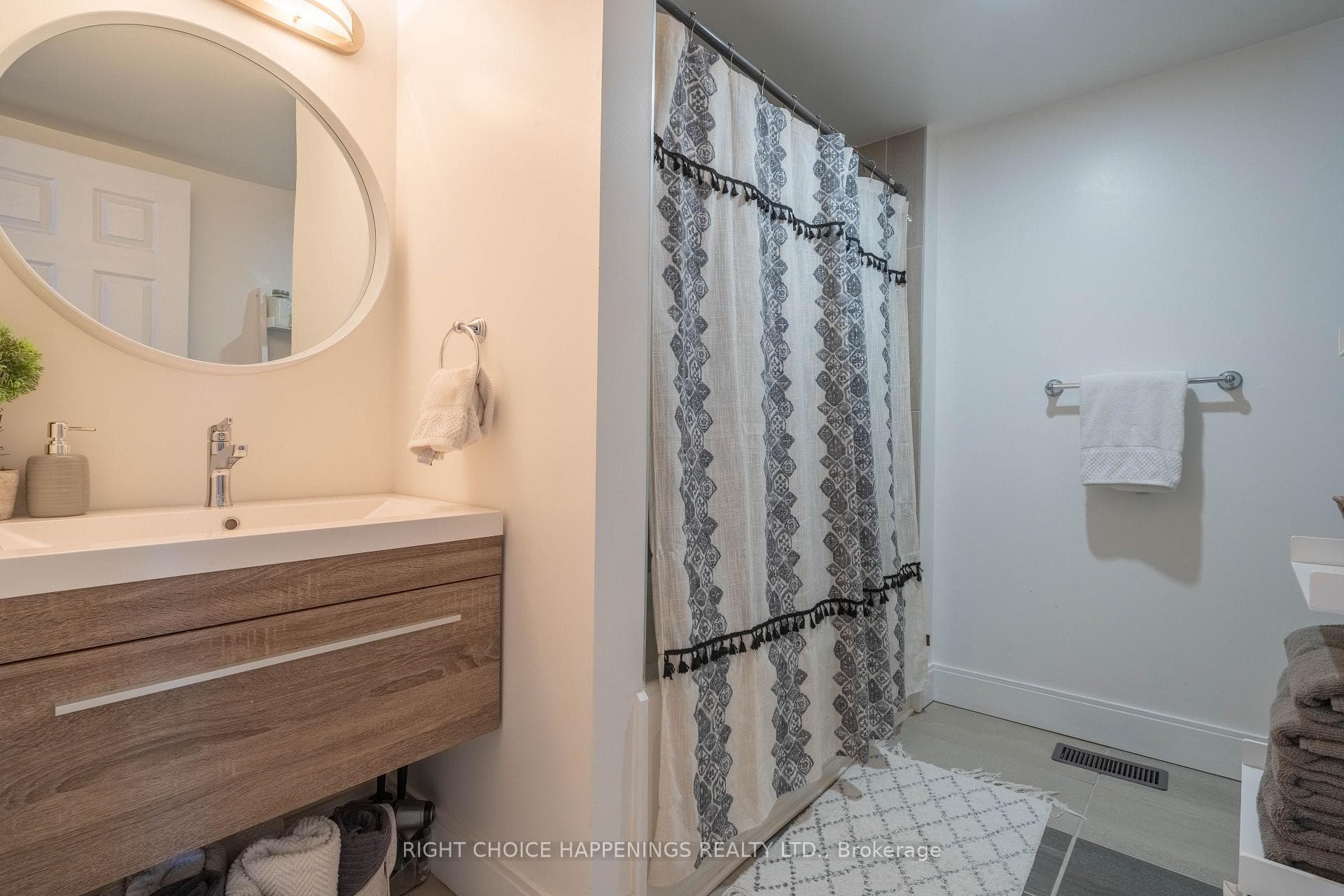 186 Wellington Street photo 12