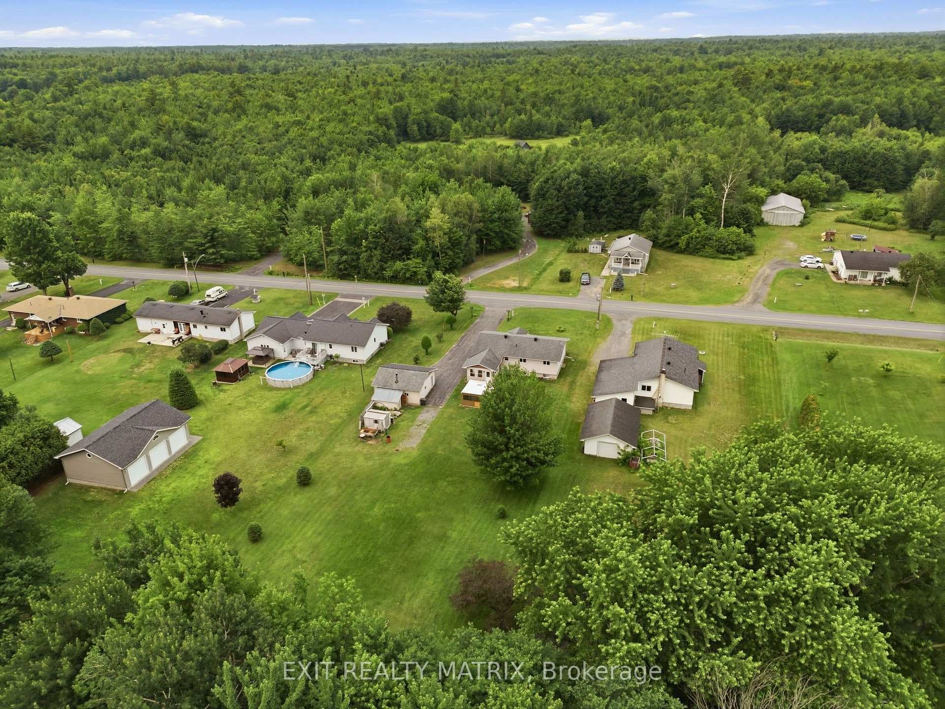 563 Lajeunesse Road photo 37