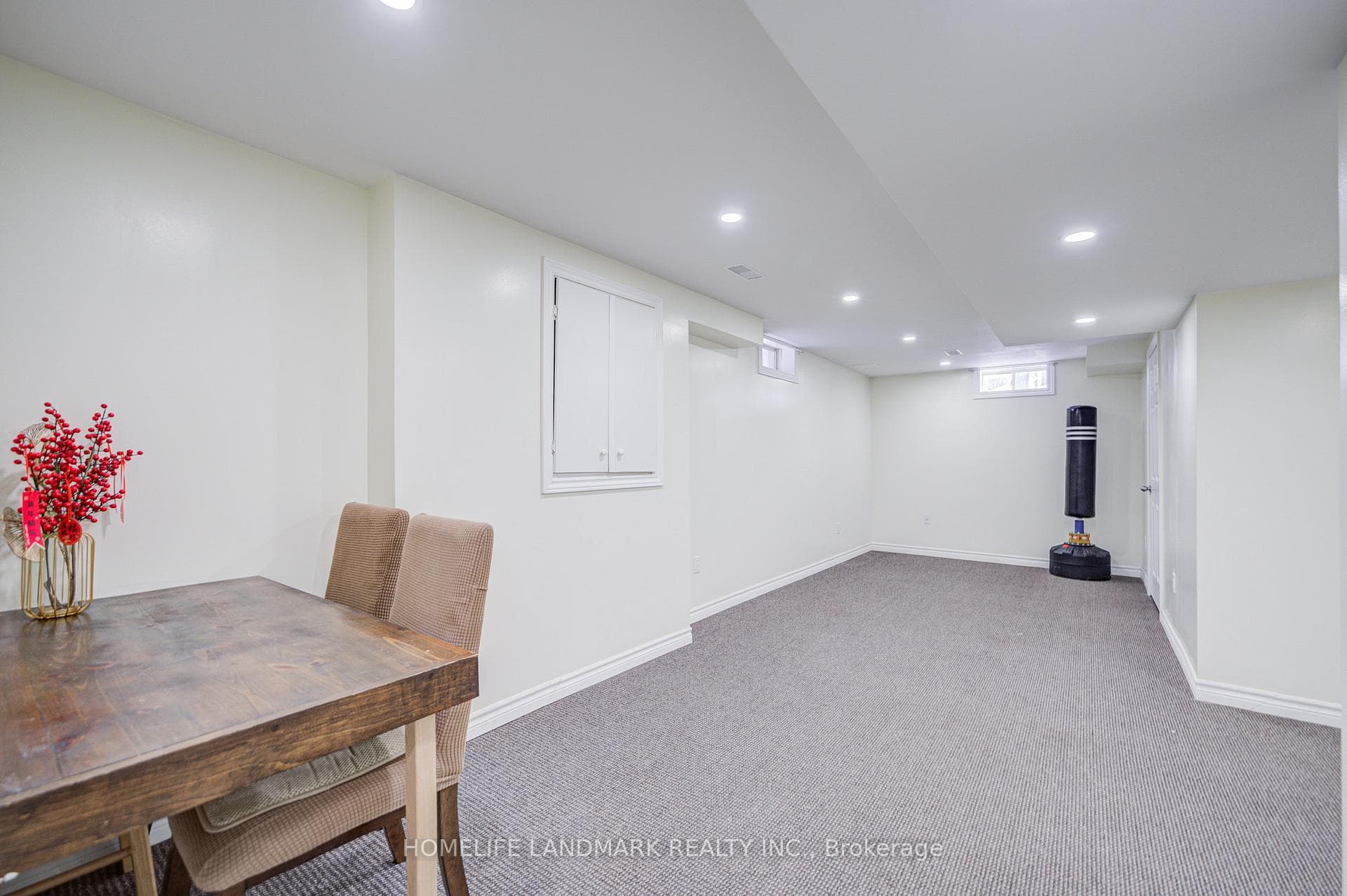 30 Richard Coulson Crescent photo 35