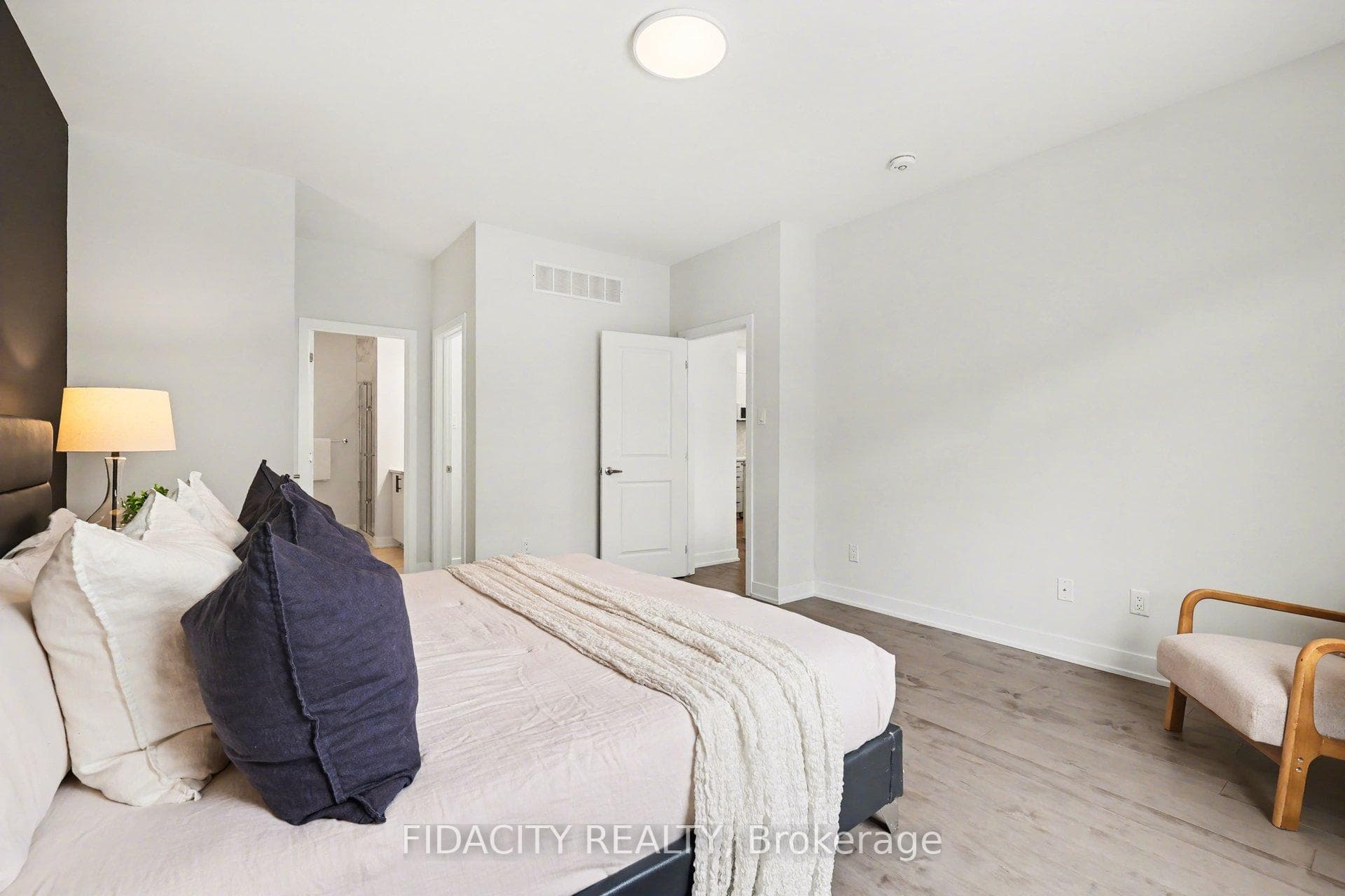 565 Bobolink Ridge photo 18