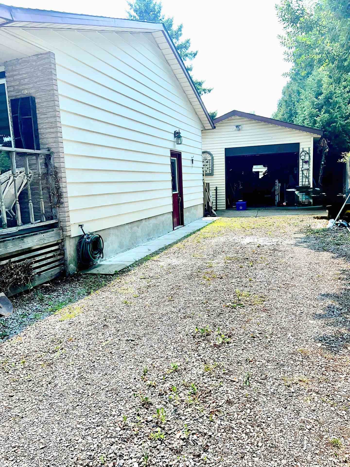 easy access to garage from side door
