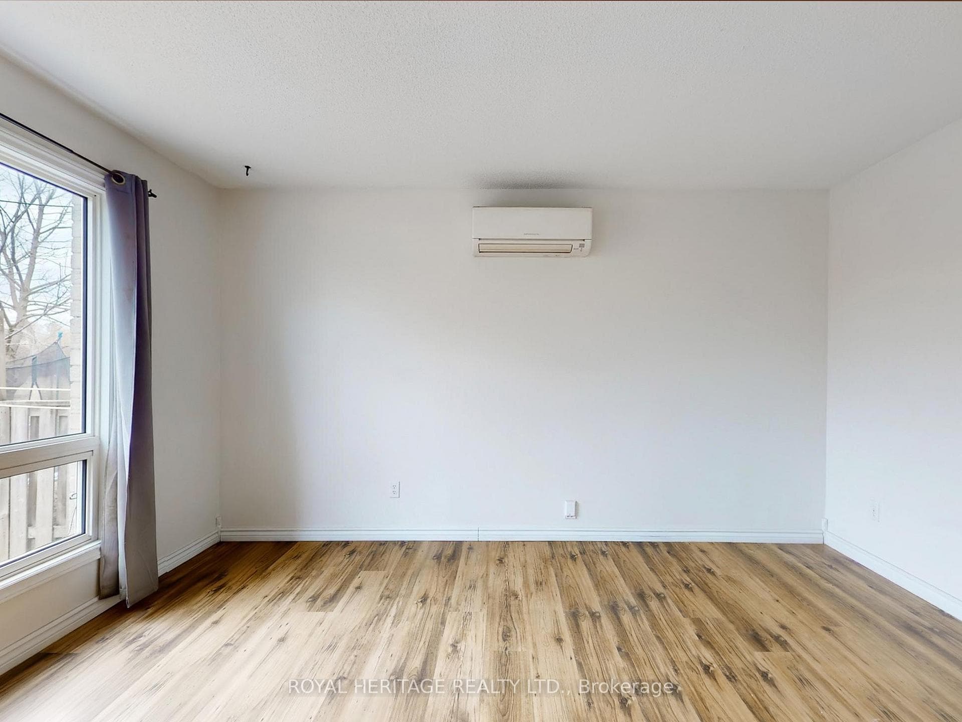 Main Floor Livingroom