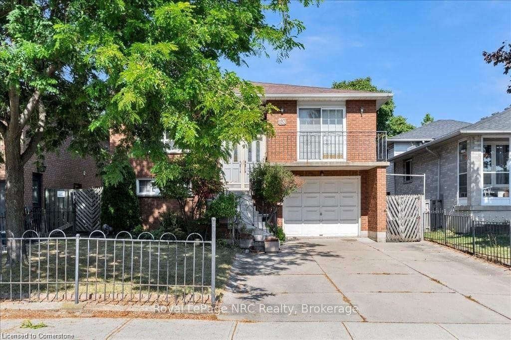 103 Leggett Crescent photo 2