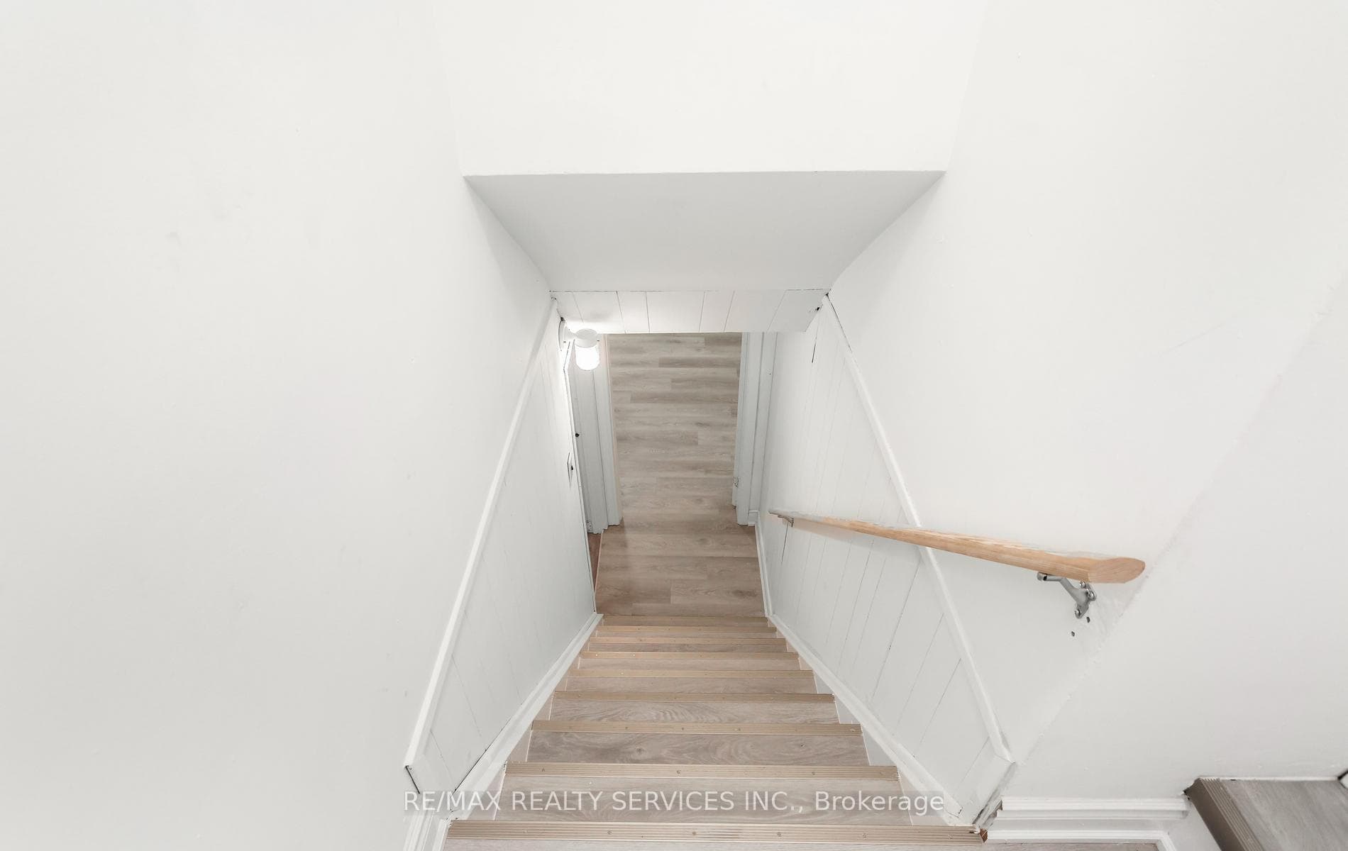 176 Samuelson Street photo 26