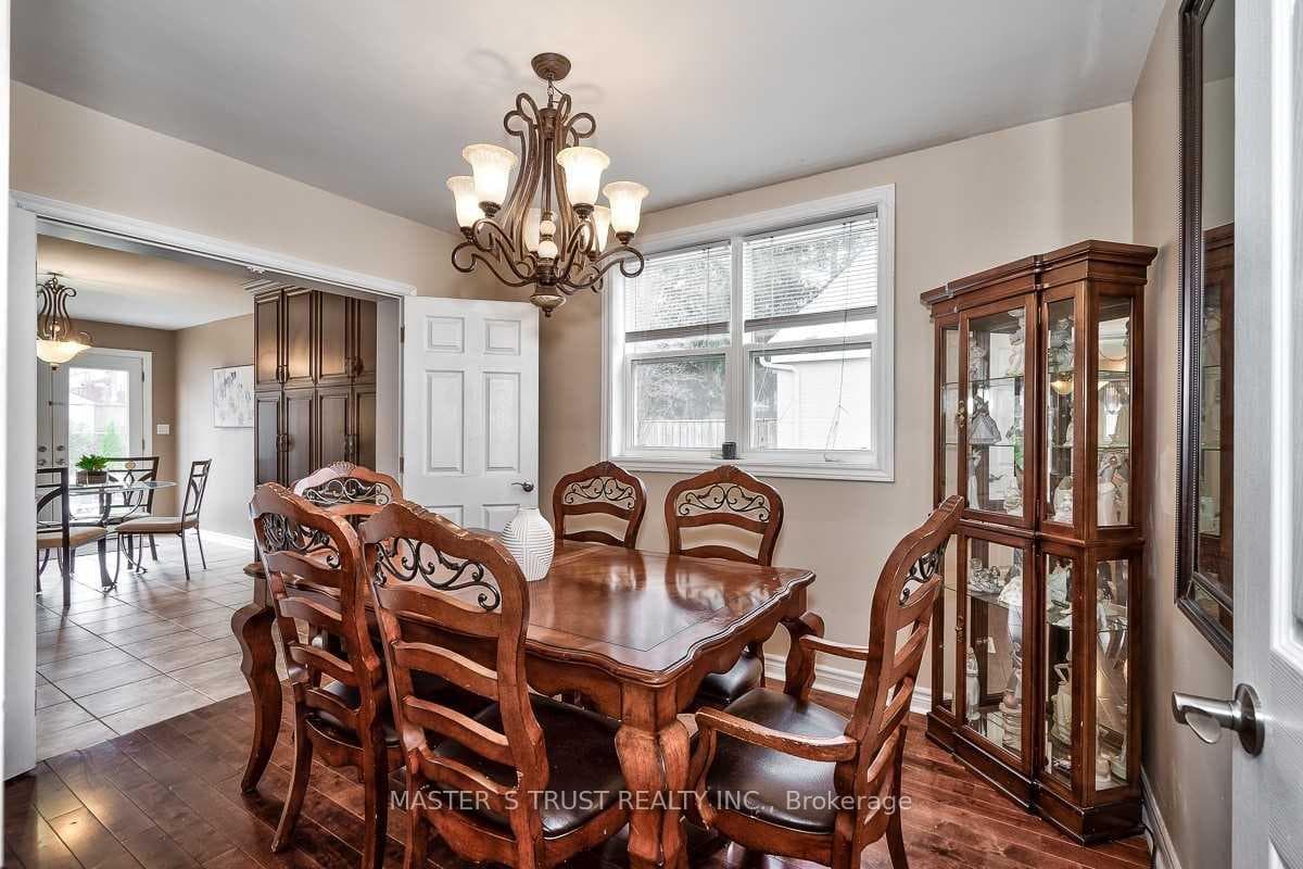 262 Queen Mary Drive photo 4