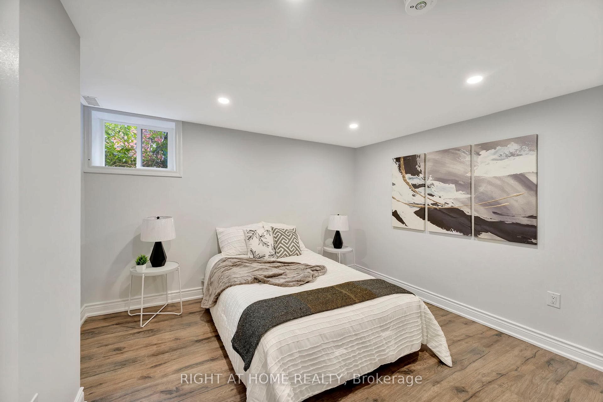 82 Warren Avenue photo 30