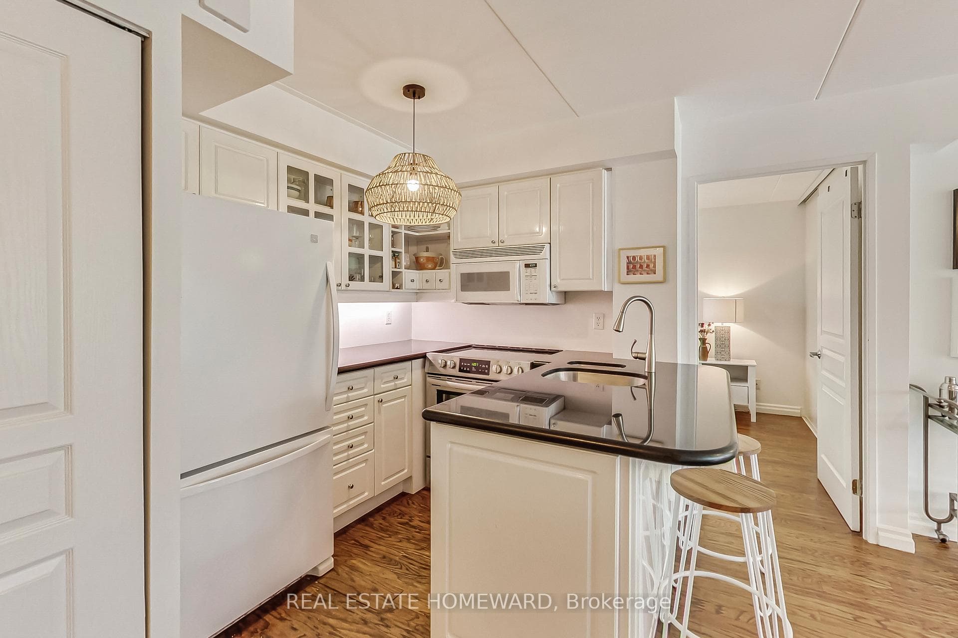 1174 Yonge Street Unit 201 photo 5