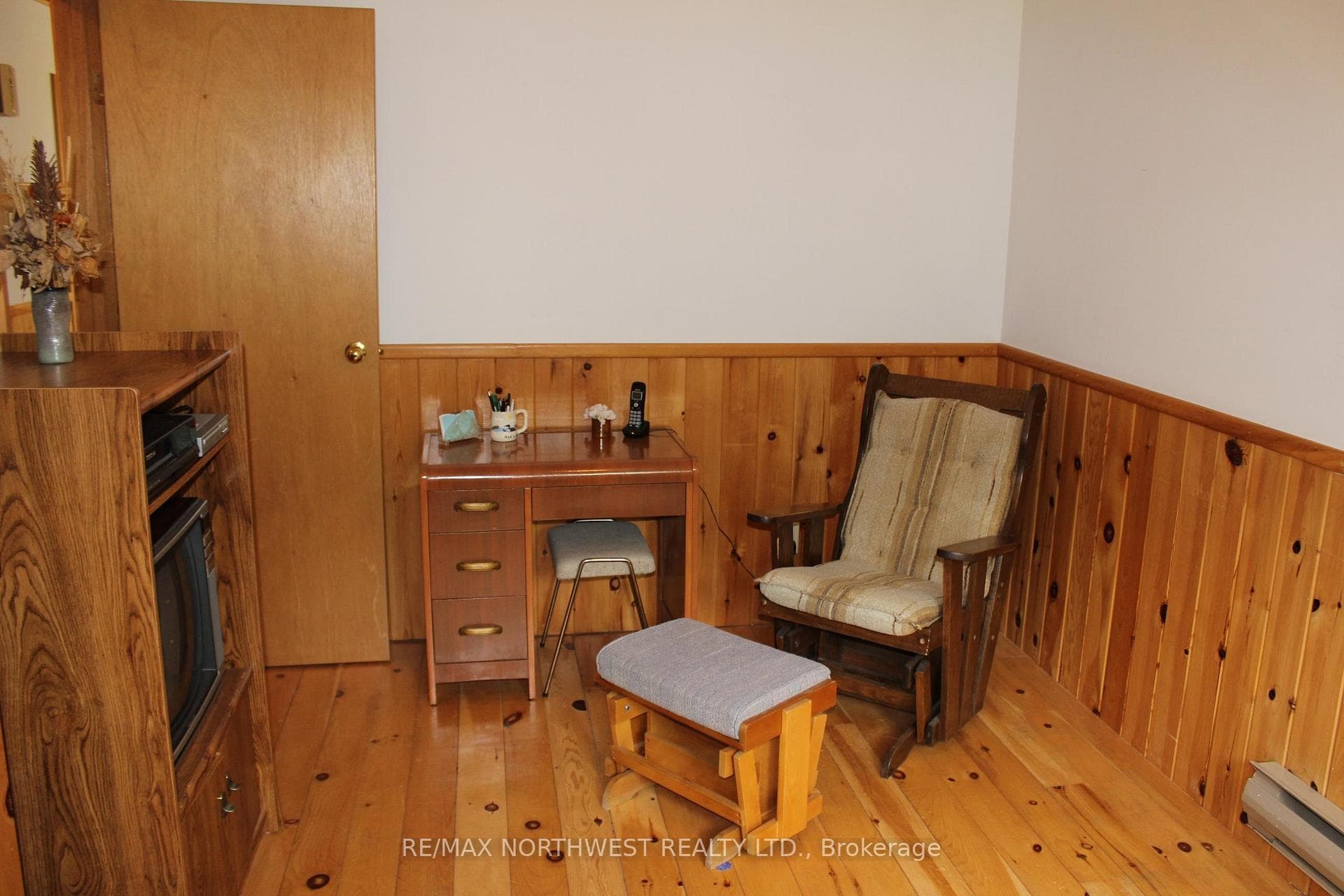 93 STINTZI DR E photo 35