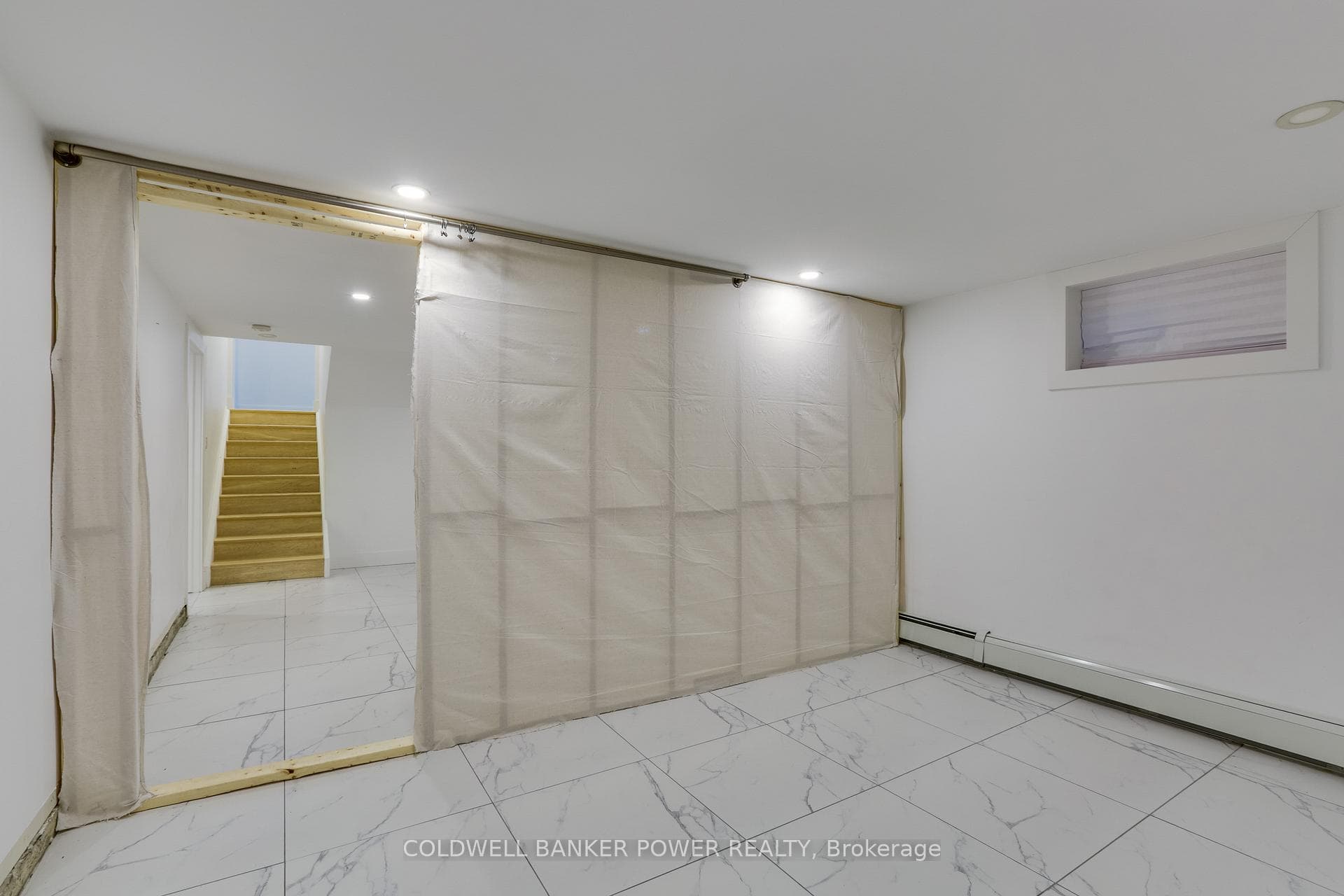 14 Mcleod Crescent photo 34