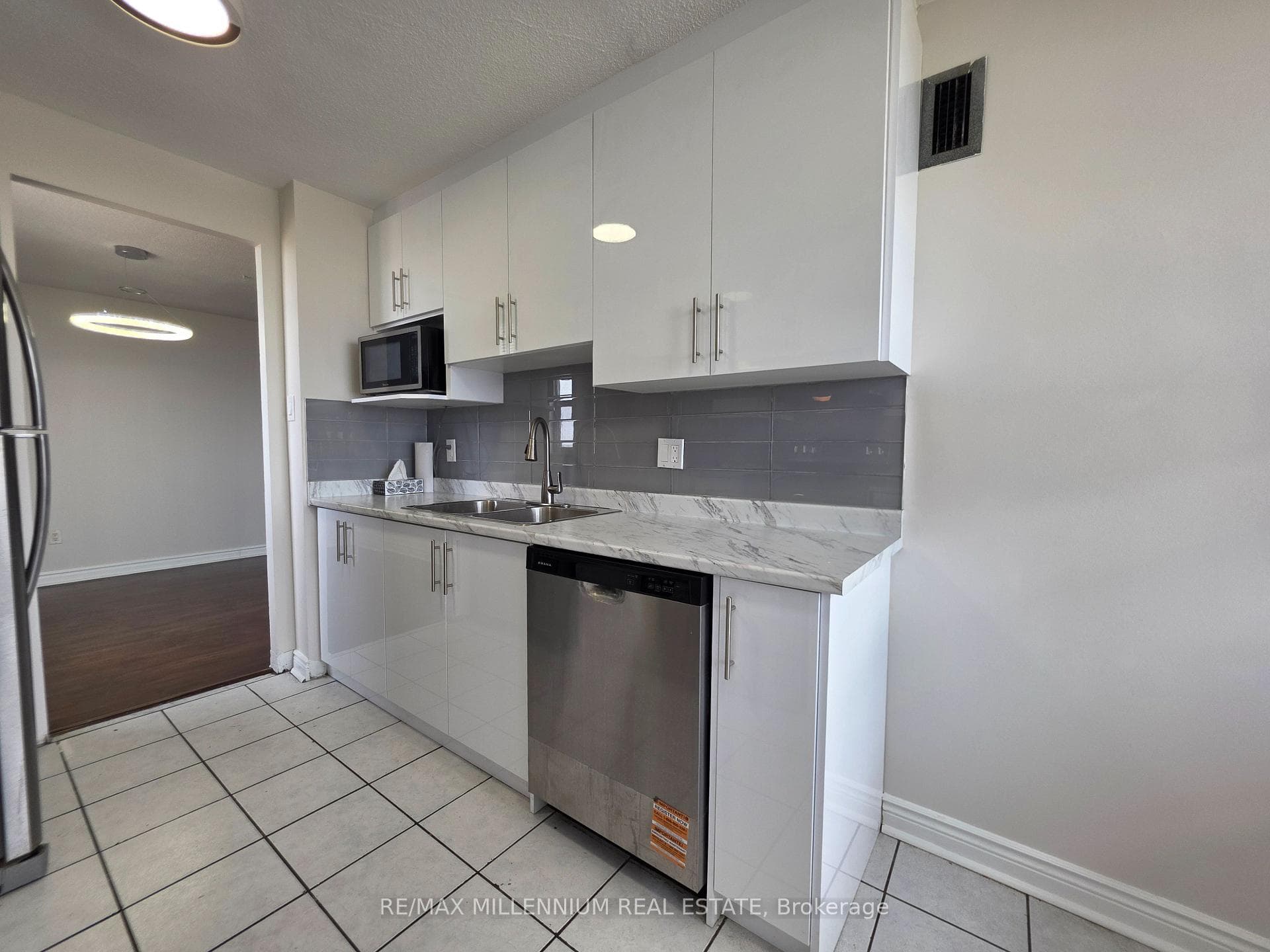 15 Kensington Rd Road Unit 1512 photo 13